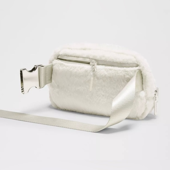 Lululemon Everywhere Belt Bag Plush Fleece Bone ( White)/ Silver 7.5” x 5” - Picture 6 of 16